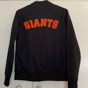 SF Giants zip up